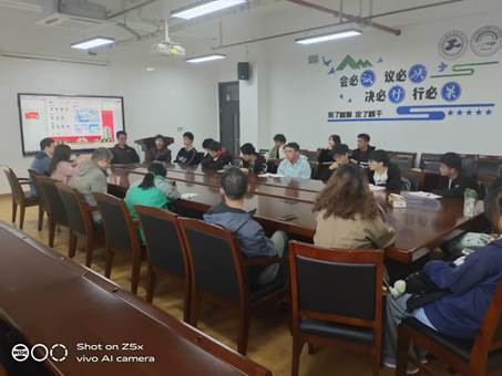 会议室里的人们
描述已自动生成