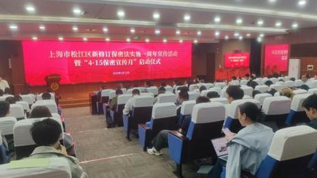 会议室里的人们
AI 生成的内容可能不正确。