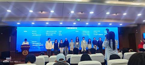 会议室里的人们
AI 生成的内容可能不正确。